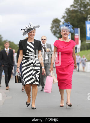 Racegoers für Darley Yorkshire Oaks & Ladies Day der Yorkshire Ebor Festival an der Rennbahn von York anreisen. PRESS ASSOCIATION Foto. Bild Datum: Donnerstag, 23. August 2018. Siehe PA Geschichte RACING York. Photo Credit: Tim Goode/PA-Kabel Stockfoto