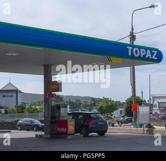 Topaz-Tankstelle Vorplatz in Skibbereen, West Cork, Irland Stockfoto