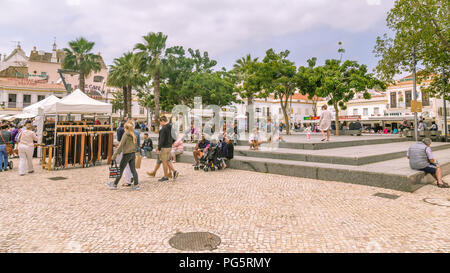 Albufeira, Portugal - April, 21, 2017: Street View Albufeira an der Algarve in Portugal Stockfoto