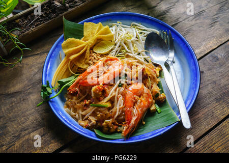 Thai Food Padthai berühmt. Im traditionellen Stil der Pad-Thai. Padthai ist die Beliebteste gebratene Nudeln Thai Street Food. Stockfoto