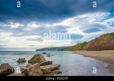 Filey Bay Strand an der Küste in der Nähe von Yorkshire Reighton Lücke und Speeton bei Sonnenaufgang Stockfoto