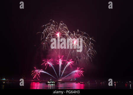 Die Anzeige von Œgegenâ Donner Feuerwerk am britischen Feuerwerk Meisterschaften, Plymouth. August 2016 Stockfoto