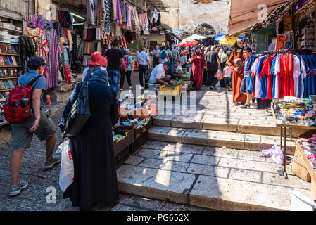 Israel, Jerusalem - 16. August 2018: Markt in der Altstadt in der Nähe vom Damaskustor Stockfoto