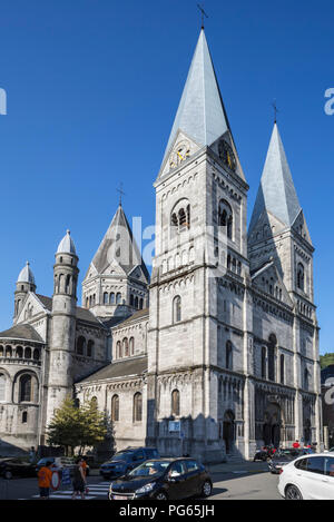 Neuromanische Kirche St. Remacle/Eglise Notre-Dame et Saint Remacle de Spa in der Stadt Spa, Lüttich, Belgien Stockfoto