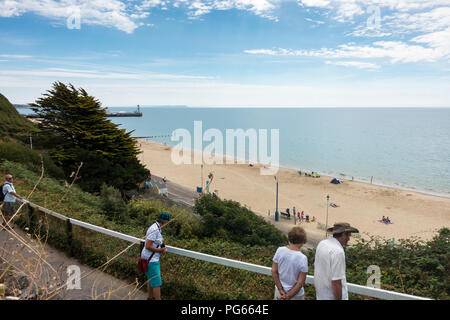 Blick auf den Strand von Bournemouth aus der West Cliff Zick-Zack-Weg, Sommer, Bournemouth, Dorset, Großbritannien Stockfoto
