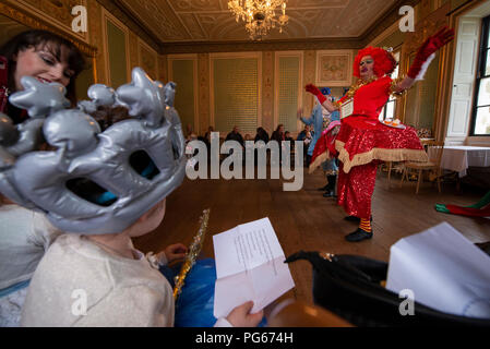 Cinderella live Performance, Lytham Halle. Quelle: Lee Ramsden/Alamy Stockfoto