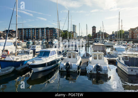 Die tawe Basin Marina und modernes Wohnen am, Swansea, Wales, UK. Stockfoto