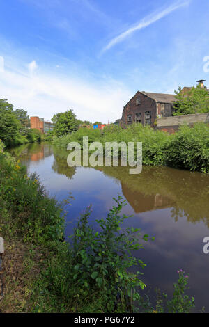 Ein Abschnitt der Fünf Wehre Spaziergang am Fluss Don, Sheffield, South Yorkshire, England, UK. Stockfoto