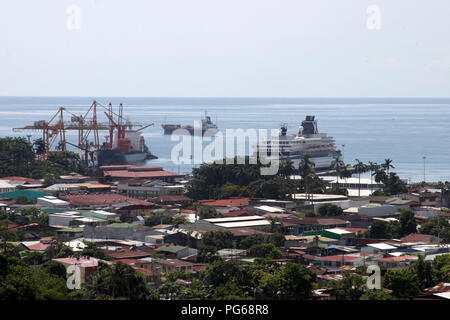 Puerto Limón enthält zwei Terminals, Limón und Moín, die den Versand von Costa Rica Ausfuhren erlauben sowie die Verankerung von Kreuzfahrtschiffen. Ich Stockfoto