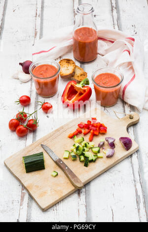 Vorbereitung Gazpacho Stockfoto