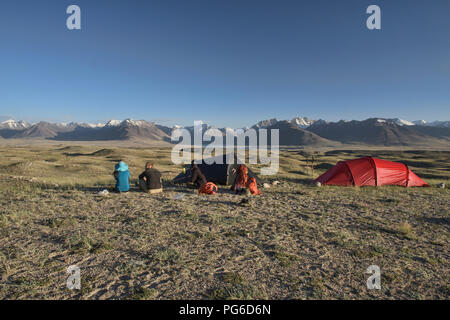 Camping über See Zorkul, mit der Großen Pamir in Afghanistan, Tadschikistan Stockfoto