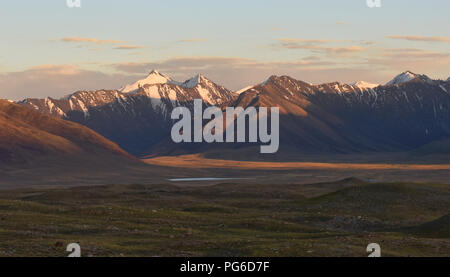 Der Blick in die Großen Pamir Palette von Afghanistan aus Zorkul See, Tadschikistan Stockfoto