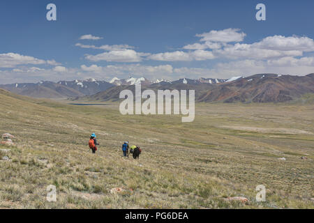 Der Blick in die Großen Pamir Palette an Afghanistan während Trekking in der Nähe von Lake Zorkul, Tadschikistan Stockfoto