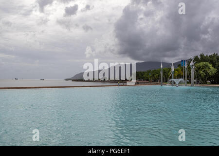 Lagunenpool auf der Esplanade von Cairns Stockfoto