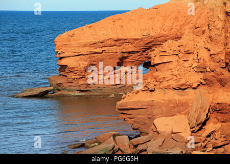 Roten Sandsteinfelsen bei Donner loch Prince Edward Iseland, Kanada Stockfoto