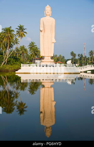 Vertikale Ansicht des Tsunami Memorial in Hikkaduwa, Sri Lanka. Stockfoto