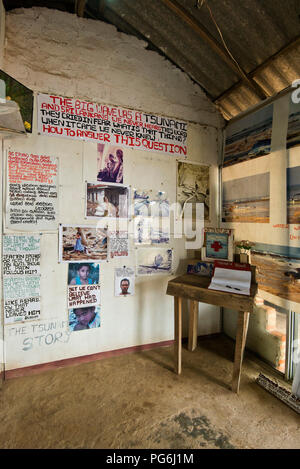 Vertikale Ansicht der poignant Exponate auf Telwatta Tsunami Museum in Sri Lanka. Stockfoto