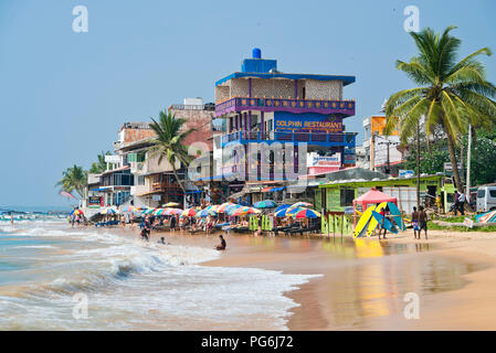 Horizontale Sicht auf den Strand von Hikkaduwa, Sri Lanka. Stockfoto