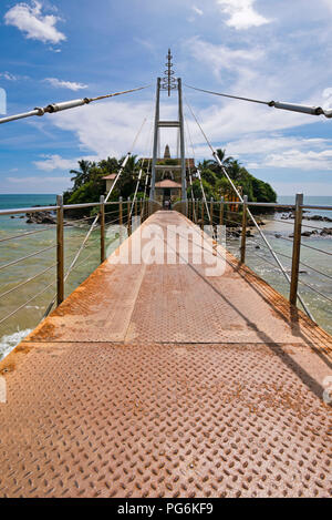 Vertikale Ansicht von Matara Paravi Duwa Tempel, Sri Lanka. Stockfoto