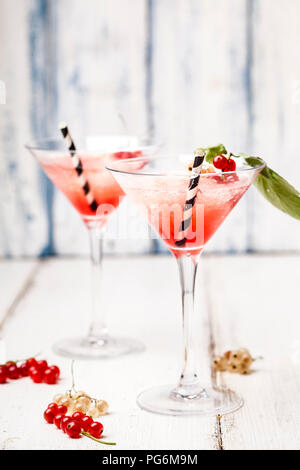 Frose, Rose slushie mit roten Johannisbeeren Stockfoto