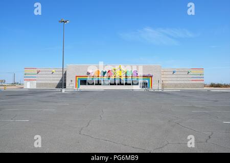 Toys 'R' Us Storefront, nachdem seine Türen endgültig geschlossen im Jahr 2018, nachdem die Firma Konkurs im Jahr 2017 erklärt. Calexico, Kalifornien, USA. Stockfoto