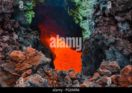 Aktive Magma in einem Bach unterhalb des Tolbachik Vulkan, Kamtschatka, Russland Stockfoto