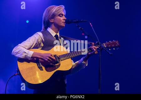 Die schwedische Sängerin und Songwriterin Anna Ternheim live bei der 26 Blue Balls Festival in Luzern, Schweiz Stockfoto