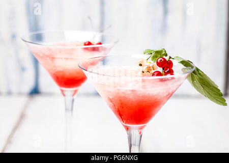 Frose, Rose slushie mit roten Johannisbeeren Stockfoto