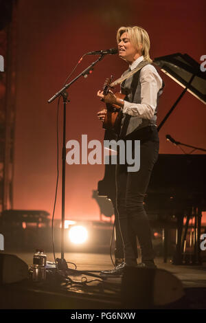 Die schwedische Sängerin und Songwriterin Anna Ternheim live bei der 26 Blue Balls Festival in Luzern, Schweiz Stockfoto