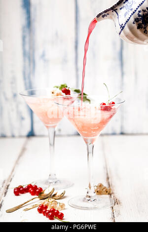 Frose, Rose slushie mit roten Johannisbeeren Stockfoto