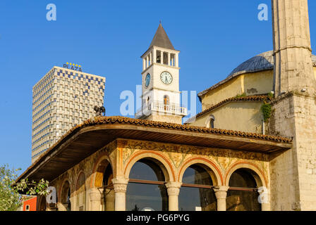Albanien, Tirana, TID Turm, Clock Tower, Et'Hem Bey Moschee Stockfoto
