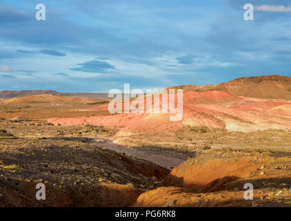 Landschaft von der Ruta 40 in der Nähe von Perito Moreno Stadt, Provinz Santa Cruz, Patagonien, Argentinien gesehen Stockfoto