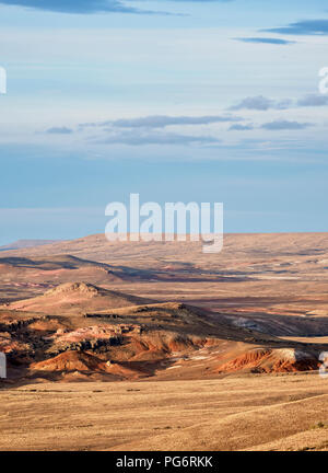 Landschaft von der Ruta 40 in der Nähe von Perito Moreno Stadt, Provinz Santa Cruz, Patagonien, Argentinien gesehen Stockfoto