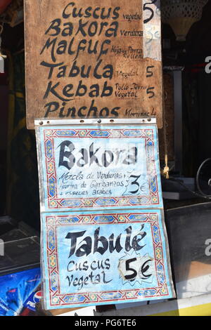 Spanien, Nerja, Malaga. Das jährliche Festival der drei Kulturen, Mauren, Juden und Christen. Marokkanisches Essen zum Verkauf Stockfoto