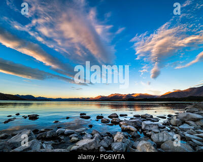 Neuseeland, Südinsel, Region Canterbury, Lake Tekapo See bei Sonnenuntergang Stockfoto