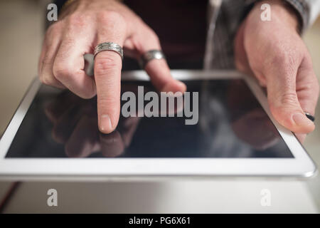 Close-up mit Tablet Mann Stockfoto