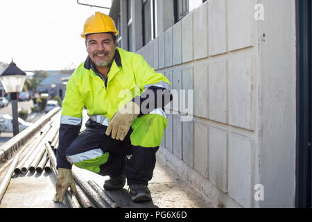 Südafrika, Kapstadt, Builder mit Rohren Stockfoto