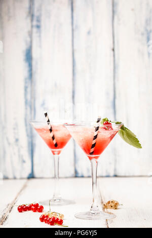 Frose, Rose slushie mit roten Johannisbeeren Stockfoto