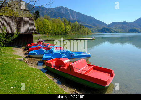 Deutschland, Bayern, Oberbayern, See Kochelsee, Blick auf Herzogstand und Heimgarten Stockfoto