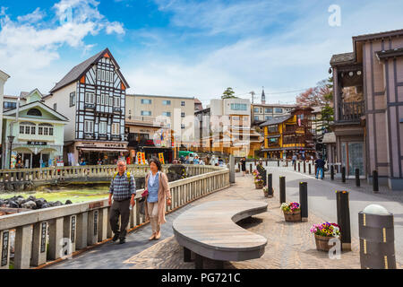 Yubatake Hotspring in Kusatsu Onsen in Kanagawa, Japan, KANAGAWA, Japan - 27. APRIL 2018: Kusatsu Onsen ca. 200 Kilometer nord-nordwestlich von Toky entfernt Stockfoto