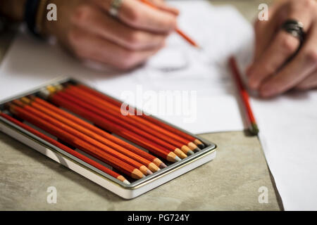 Close-up Künstler zeichnen eine Skizze Stockfoto