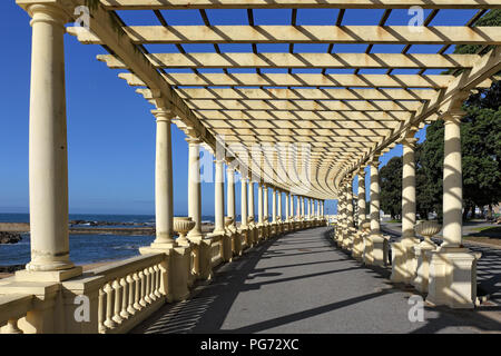 Schönen Pergola am Meer. Porto romantische Route, Portugal. Stockfoto