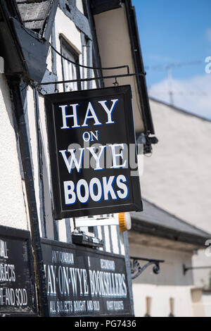 Äußere einer Buchhandlung in Hay-on-Wye, Powys, Wales Stockfoto