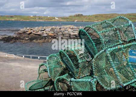 Hummer Töpfe am Kai an der Roaring Water Bay an der Westküste von Irland Stockfoto