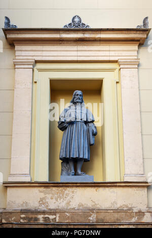 Saint Petersburg, Russland - Januar 7, 2018: Die Statue von Marc Antonio an der Fassade der neuen Eremitage Stockfoto