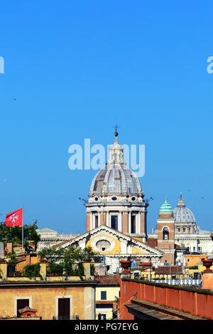 Die Basilika SS. Ambrose Little und Charles auf dem Corso in Rom, Italien. Stockfoto