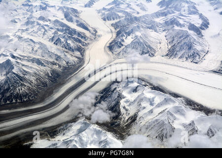 Eine Luftaufnahme des Kaskawulsh Gletschers in den Eisfeldern der Saint Elias Mountains, Kluane National Park, Yukon Territory, Kanada. Stockfoto