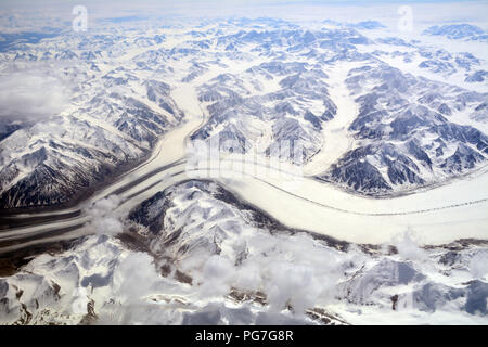 Eine Luftaufnahme des Kaskawulsh Gletschers in den Eisfeldern der Saint Elias Mountains, Kluane National Park, Yukon Territory, Kanada. Stockfoto