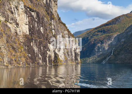 Geirangerfjord und Friaren Wasserfall, Mehr og Romsdal, Norwegen. Stockfoto