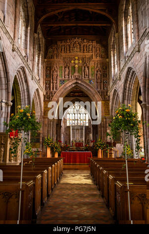Großbritannien, England, Devon, Crediton, Pfarrkirche des Heiligen Kreuzes, Interieur, mit General Sir Redvers Buller Memorial oben arch Stockfoto